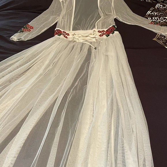 Bedroom/poolside Bought in Trinidad - Picture 2 of 6